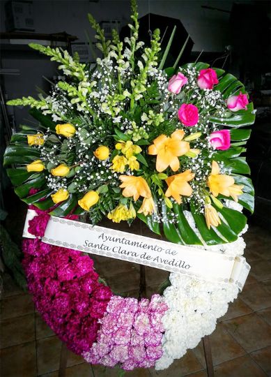 corona de flores para tanatorio mvil en Santa Clara de Avedillo