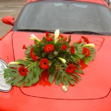 Decoracin con flores el coche de los novios