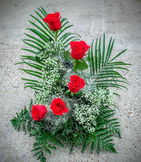 Ramos y centros de rosas rojas para Venialbo