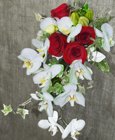 Ramo de novia con rosas y orquídeas