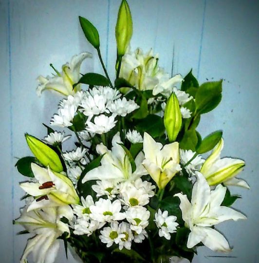 Como transmitir las condolencias enviando flores a un tanatorio