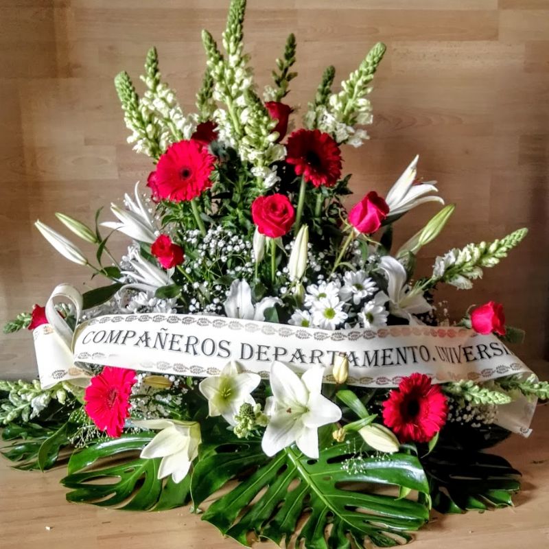 coronas centros ramos y otros adornos funebres de flores