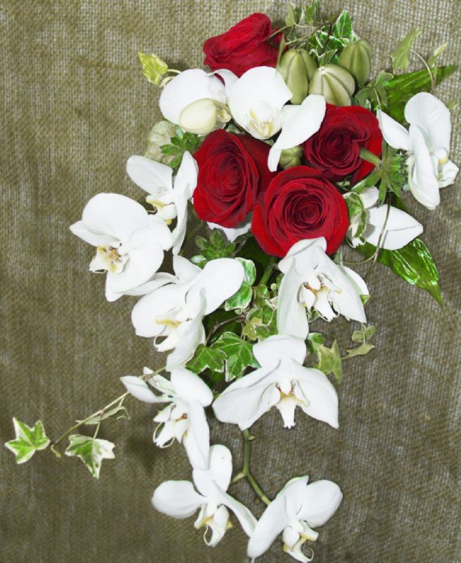 Ramo de novia con rosas y orqudeas