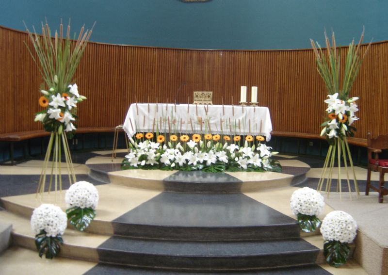 Decoracion de la Iglesia de San Cristóbal de Entreviñas y Ramos para la Novia