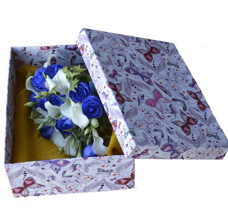Presentación del ramo para la novia en una caja de regalo