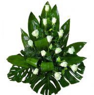 Centro de rosas blancas