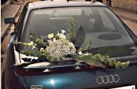 Flores para boda, el ramo de novia con calas y tocado de flores naturales para el pelo de la novia