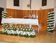 Flores para la Iglesia el coche de los novios y el ramo de Novia