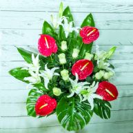 Centro flores blanco y rojo para regalar