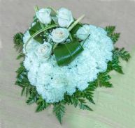 Coraz�n de flores blancas para difuntos