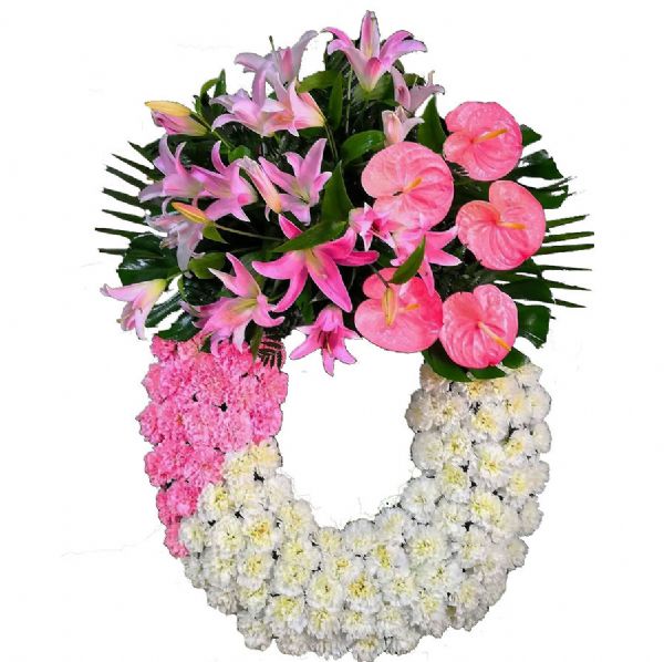 Corona de flores para difuntos con flores color rosa