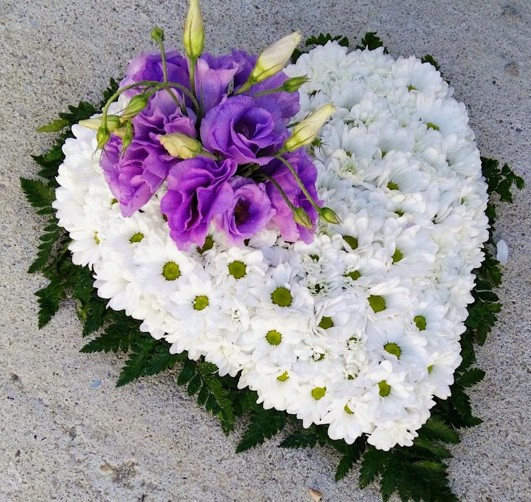 Centro de flores para difuntos de la floristera tanatorio de Tarrasa