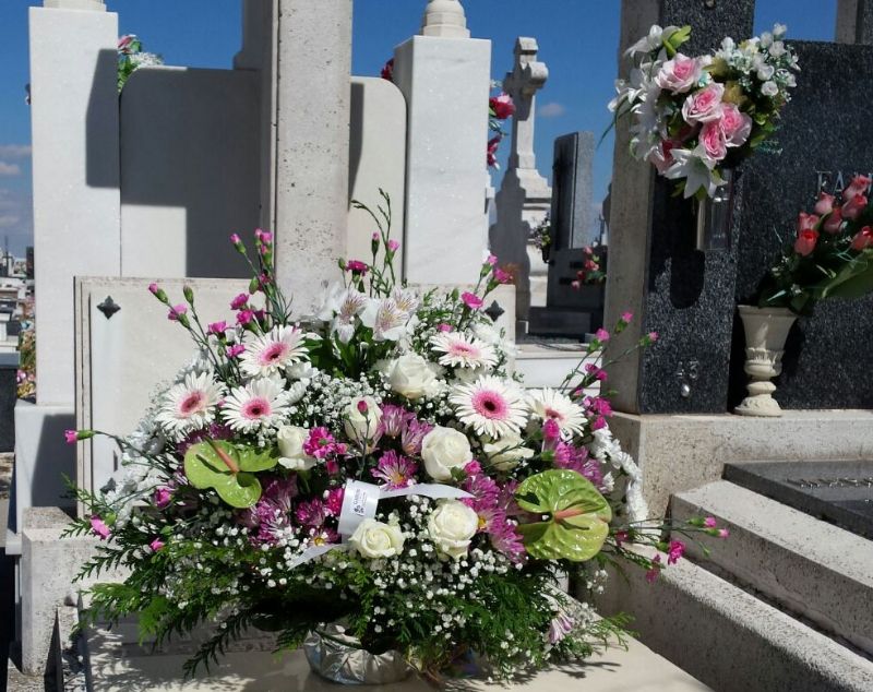 centros de flores modernos para cementerio