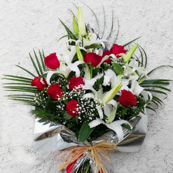 Ramo de flores para funeral de color blanco y rojo