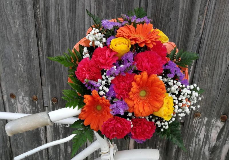 ramo de flores para regalar y enviar a domicilio de la floristería de Alcañices