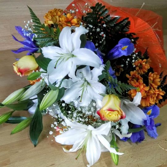 Ramo de flores regalar con lilium