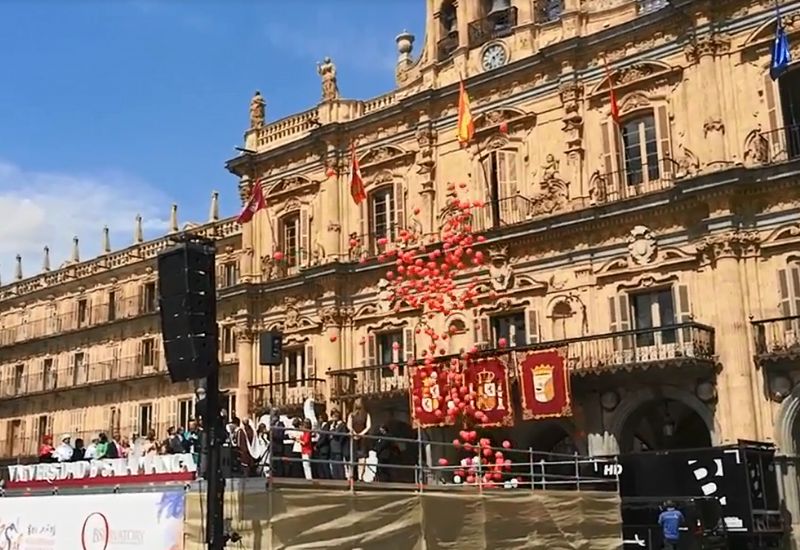 Sueltas de globos de helio en Salamanca