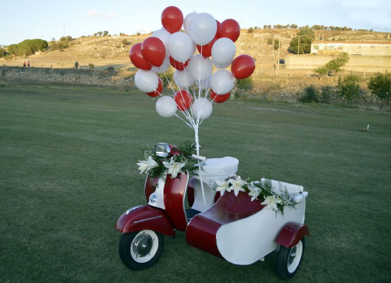 Vespa antigua con Sidecar para Bodas